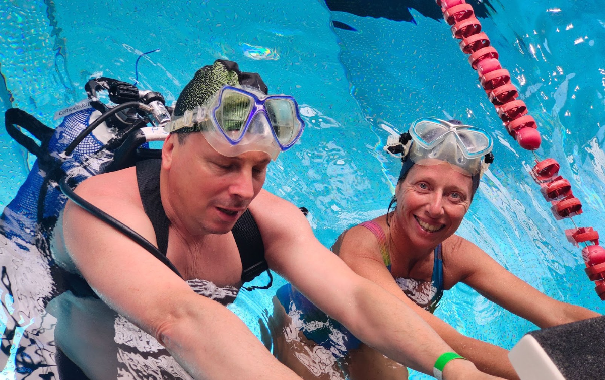 Yves et Laurence après le 50m octopus monobloc. Crédit photo Emilie Heliniak